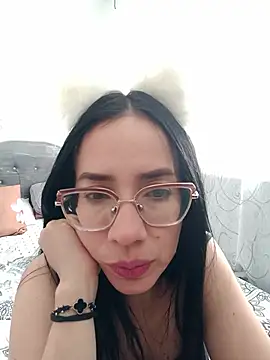 Chatroom XXX en direct de YaraDuartee