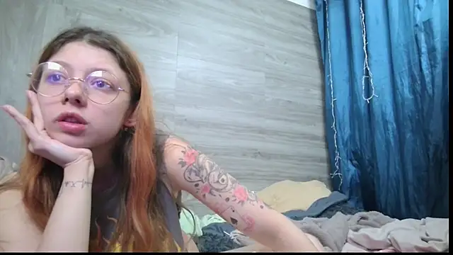 Lina_Kitty Adlı Modelin Canlı XXX Sohbeti