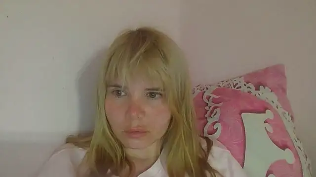 แชท XXX สดของ HornyElena