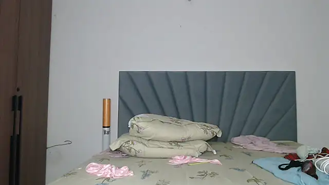 Virgin_Aisha élő XXX-chatje