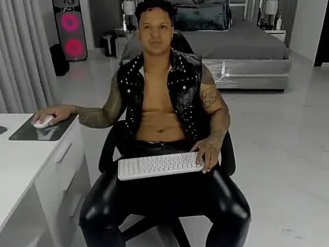 master_leather Chat XXX in diretta