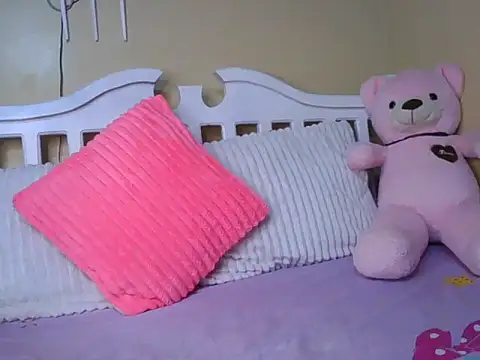 Slimboobyqueen's Live XXX Chat