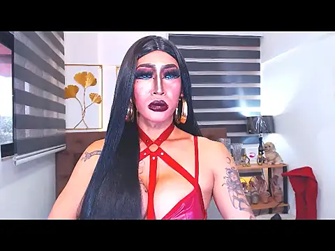 DominateMistressTania élő XXX-chatje