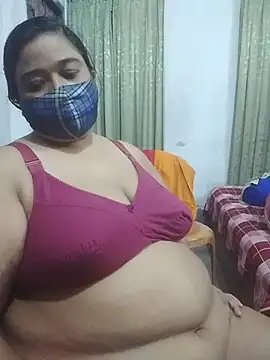 momo_loves' Live XXX Chat