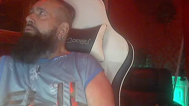 Вебкам-шоу maseurbeardedpig