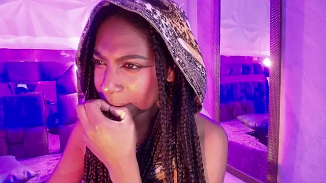 Queen_perla_ élő XXX-chatje