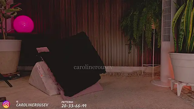 แชท XXX สดของ carolinerousev
