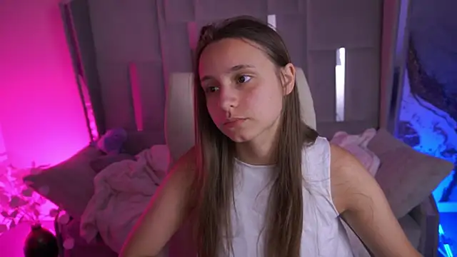 TinyNatalie Adlı Modelin Canlı XXX Sohbeti
