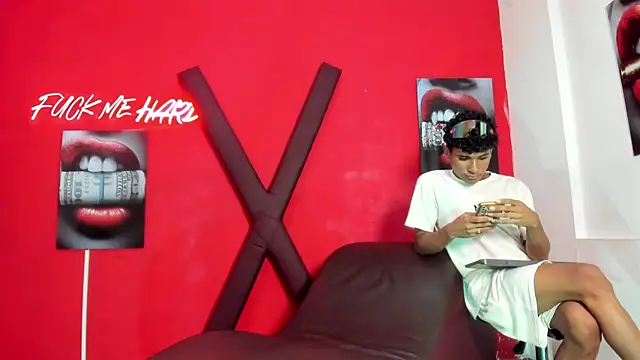 BOUL_GUYS live XXX chat