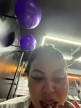 lariic Live XXX-Chat