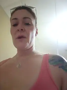 HollyTattoo – Live XXX-chat
