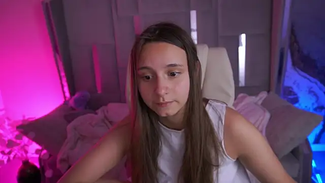 TinyNatalie Adlı Modelin Canlı XXX Sohbeti