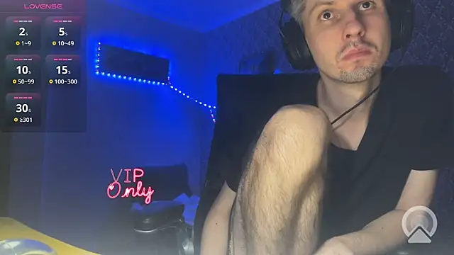 Aki-Laky live XXX chat