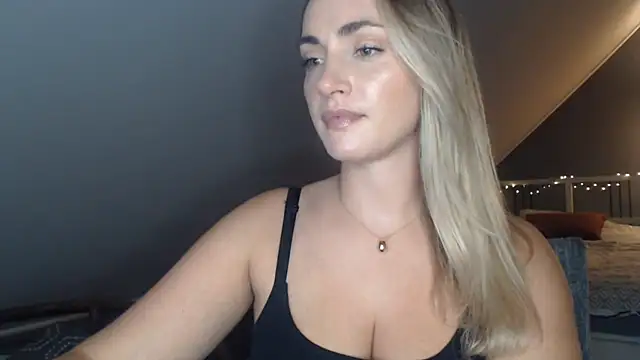 ScarlettSensitive Adlı Modelin Canlı XXX Sohbeti