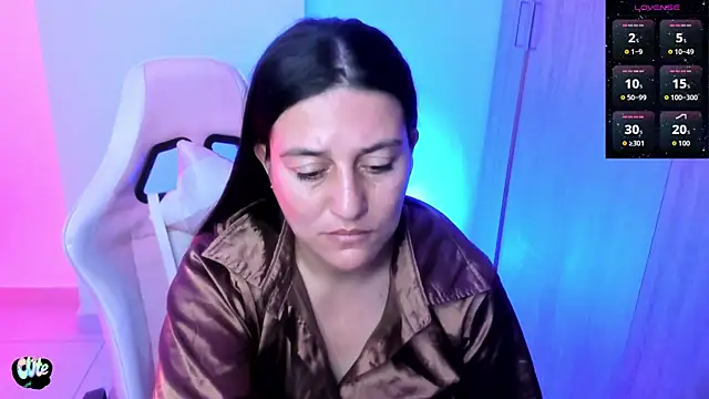 Saskyaan Live XXX chat