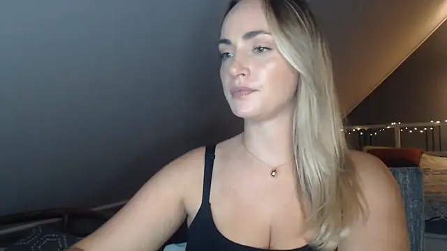 Živý XXX chat ScarlettSensitive