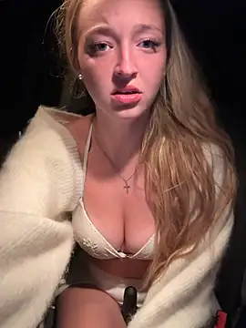 emilypeperoni Adlı Modelin Canlı XXX Sohbeti