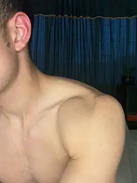 AustinJones_ Adlı Modelin Canlı XXX Sohbeti