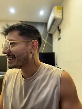 Chat +18 de andrewlopezz ao vivo