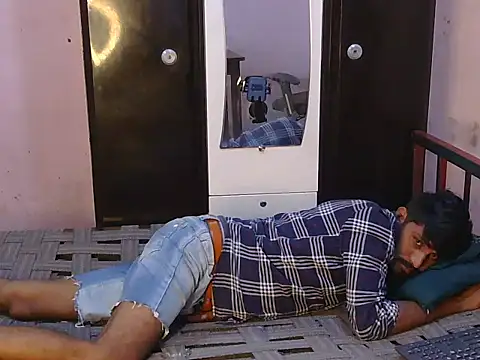 Chat +18 de HotXKrish ao vivo