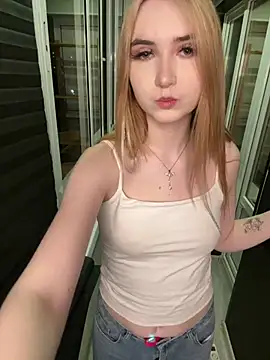 MarlboroWeb's Live XXX Chat
