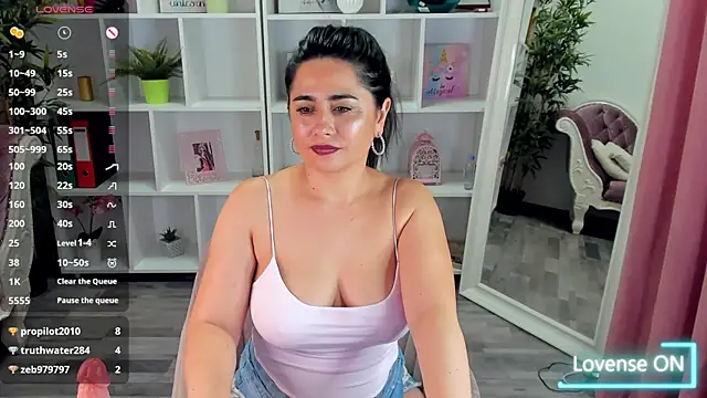 EmaBrownie's Live XXX Chat
