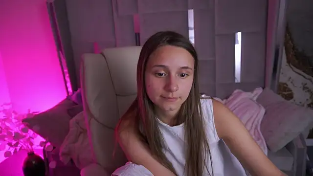 TinyNatalie Adlı Modelin Canlı XXX Sohbeti