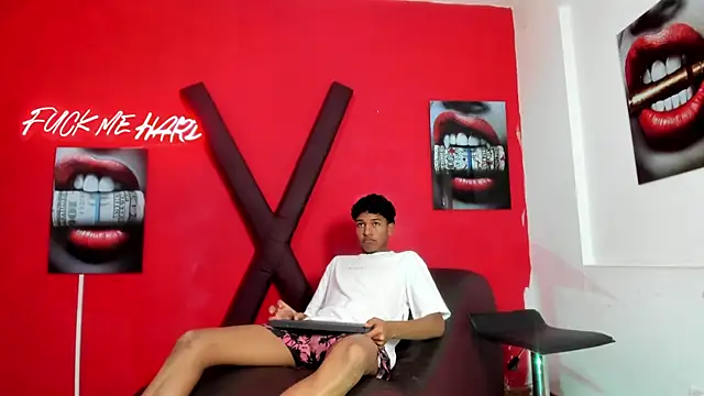 BOUL_GUYS Adlı Modelin Canlı XXX Sohbeti