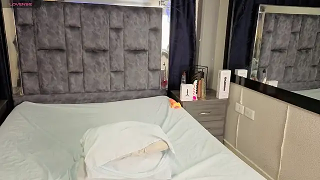 XXX chat uživo modela LeoMonnroe