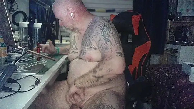 Tattooed_Dilf_01 Chat XXX live