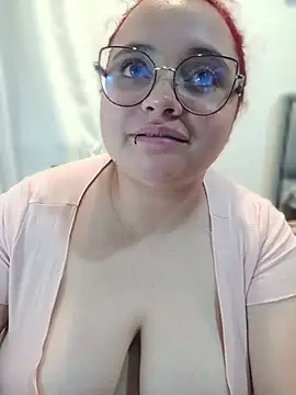 غرفة دردشة CURVY-HORNY المباشرة