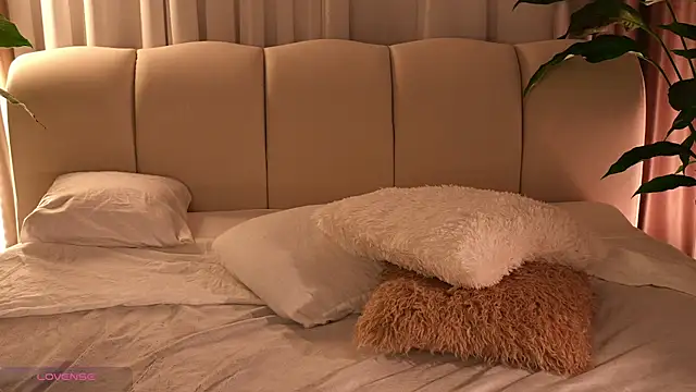 _RiverLov Adlı Modelin Canlı XXX Sohbeti