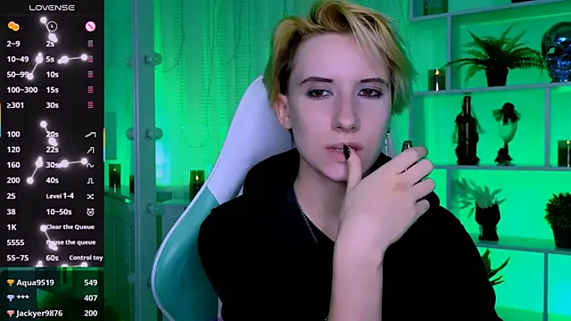 XXX chat uživo modela _Rein_ramm