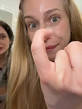 Chat XXX en directo de kira_mia