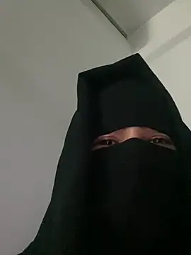 Hijabi_HotGirls Adlı Modelin Canlı XXX Sohbeti