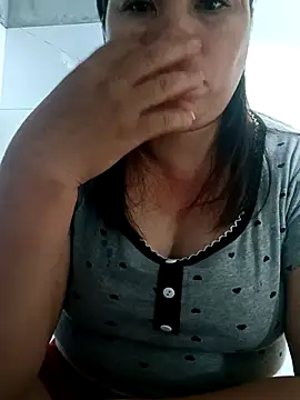 -Yeyi-'s Live XXX Chat