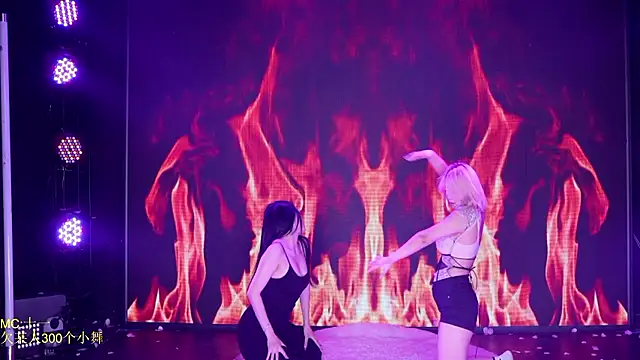 Red-666 live XXX chat