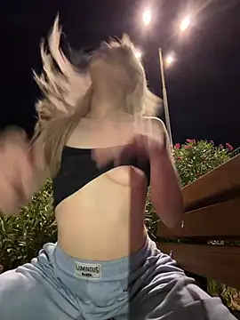 AlyssaFoxx_ élő XXX-chatje