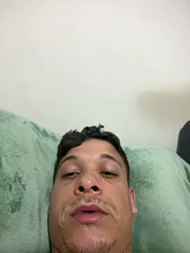 CabaMacho22 Live Chatraum