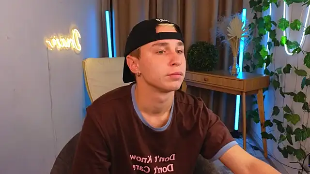 e1v1s XXX чат на живо