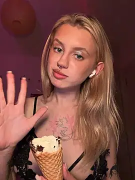 blondiedoll's Live XXX Chat