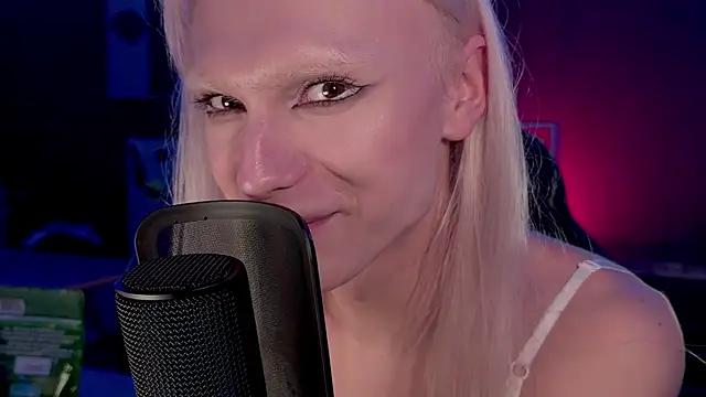 sindLyn Live XXX chat