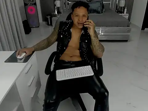 Chat XXX ao vivo de master_leather