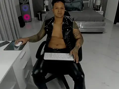master_leather – Naživo XXX chat