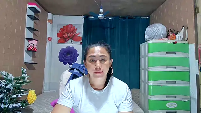 Filipina_Desire's Live XXX Chat