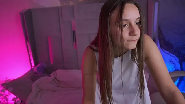 TinyNatalie's Live XXX Chat