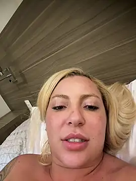 Show modela Juuhschmitt na web-kameri