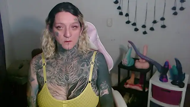 SLOPPYTITSS' Live XXX Chat