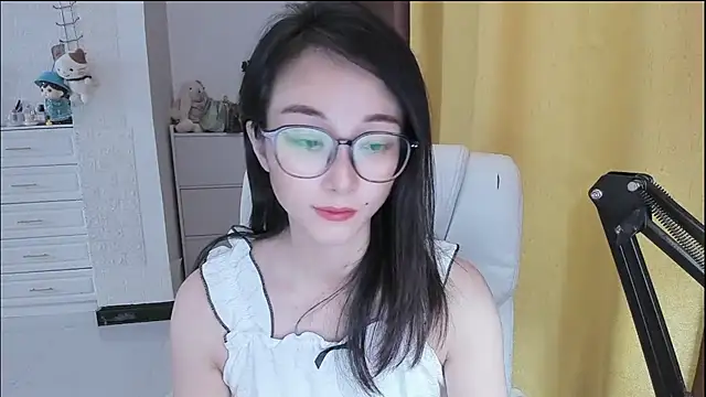 NIAN-er Adlı Modelin Canlı XXX Sohbeti