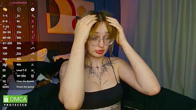 AdeLuna's Live XXX Chat